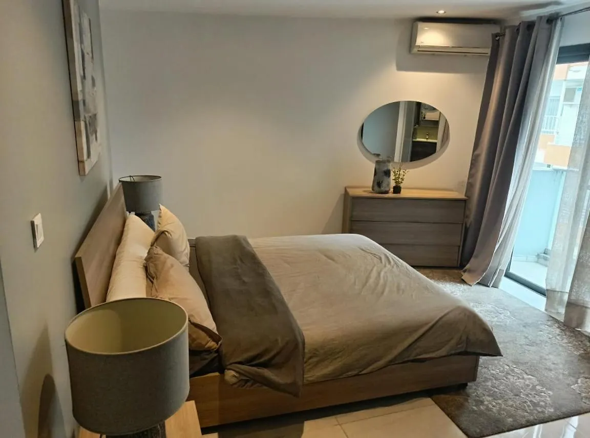Bel Appartement Meuble F3 A Dakar Plateau