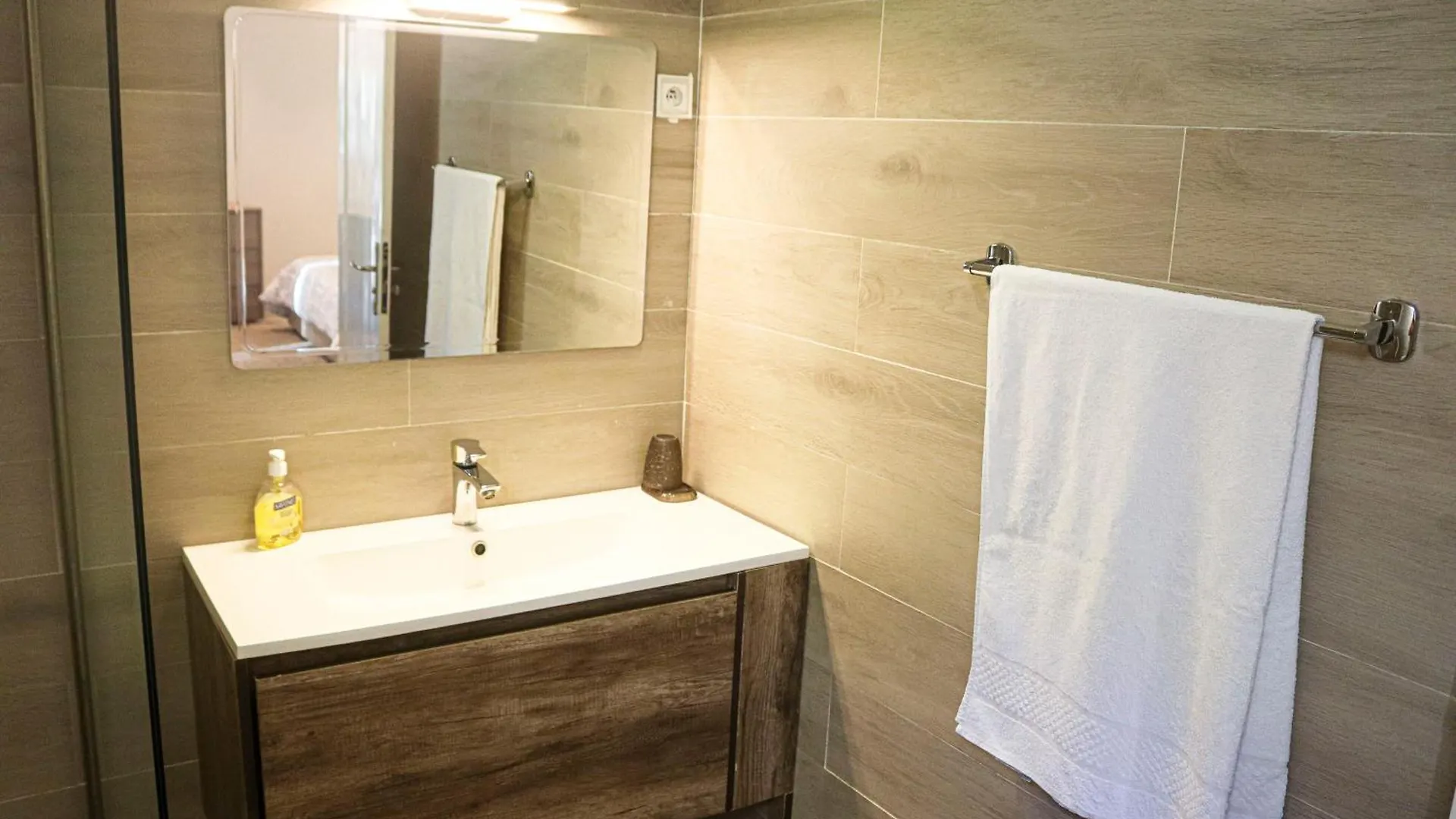 Bel Appartement Meuble F3 A Dakar Plateau